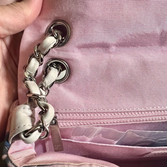 ⚡️SOLD⚡️ CHANEL Authentic 2009 Runway Resort Collection Quilted Medium Flap - Picture 9 of 13